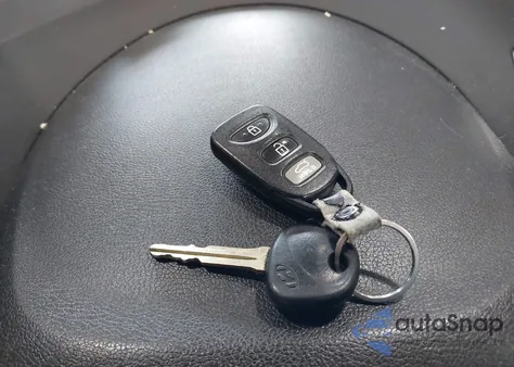 2013 Hyundai Elantra Gls z USA, uszkodzony, nr VIN KMHDH4AE6DU552043